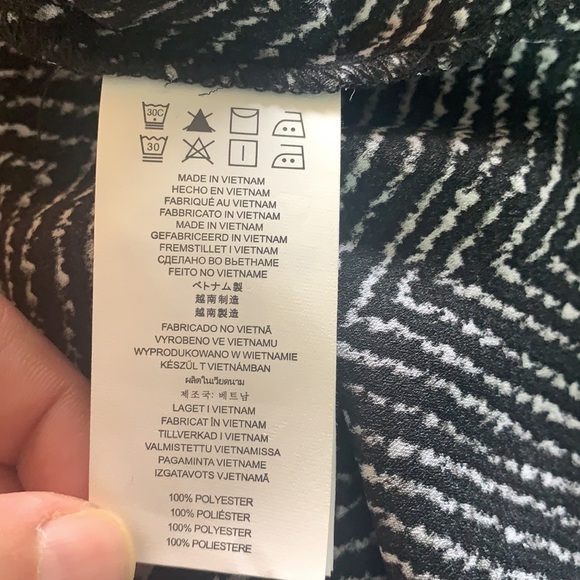 Michael Michael Kors black/white ruffled cold shoulder blouse size L - Picture 11 of 13